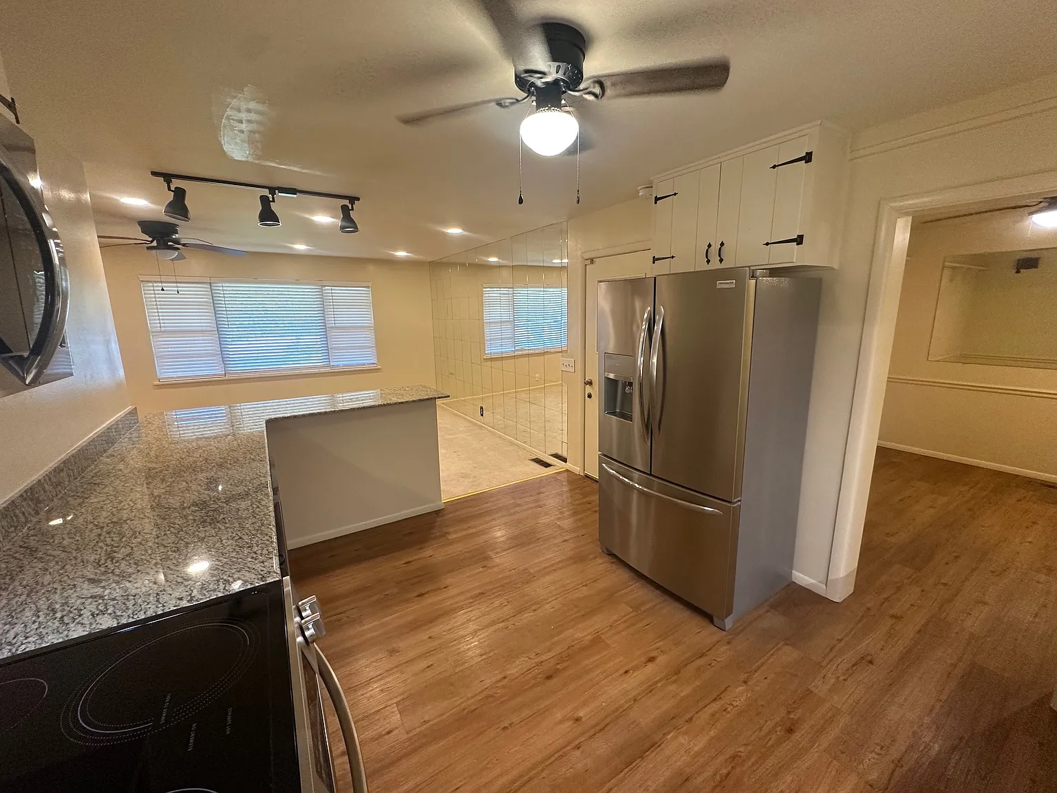 2025 W Wedington Dr — Photo 3