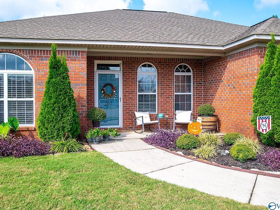 1st image of 202 Misty Cove Ct