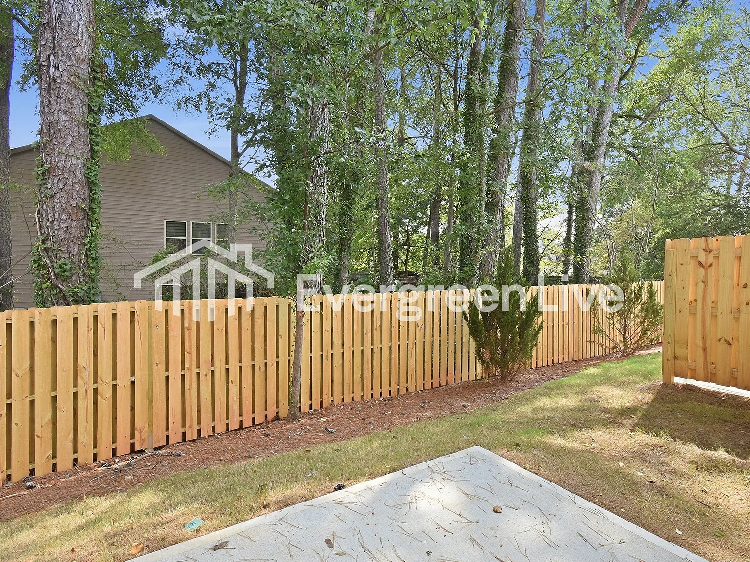 3 bed, 2.5 bath, 1810 sqft, $2,135 — Photo 3