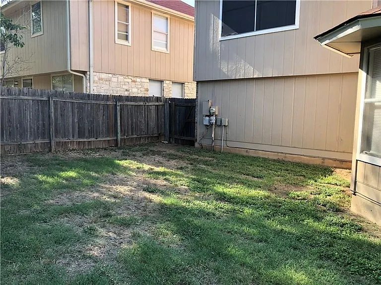 13200 Amasia Dr — Photo 29