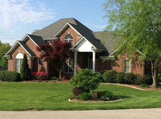 7802 Saint Anthony Woods Ct, Louisville, KY 40214