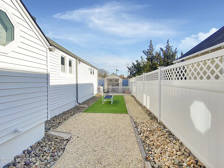 110 Curtis Pl — Photo 24
