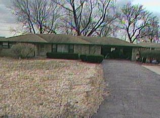9 E Stonegate Dr, Prospect Heights, IL 60070