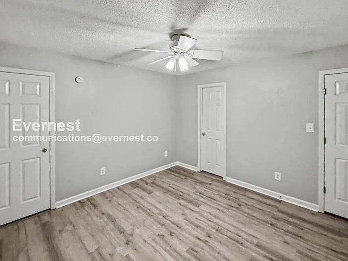 1104 Oak Creek Trl — Photo 9
