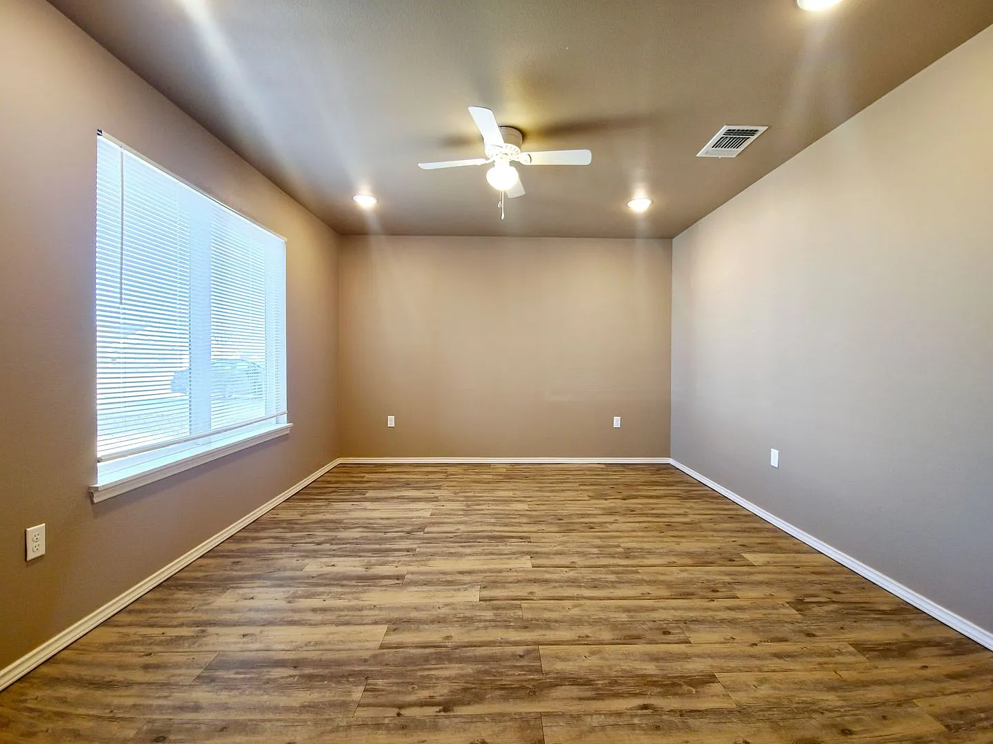 Cozy 3 Bedroom Home — Photo 2