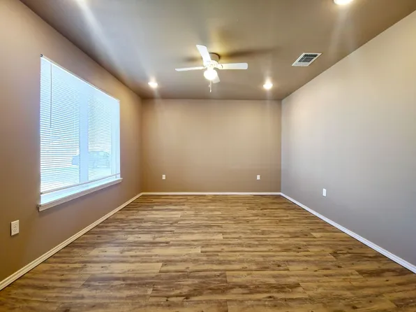 2721 E 3rd St, Lubbock, TX 79403