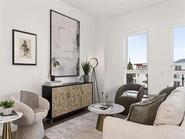 422 E 3rd St #563, North Vancouver, BC V7L 1E6