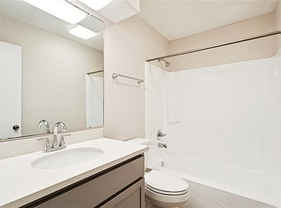 5th image of 404 Cedarwood Dr