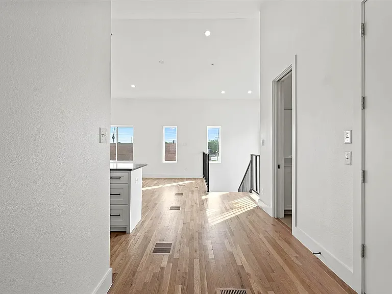 2120 Lovedale Ave #101 — Photo 10