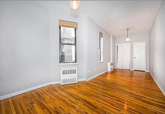 4th image of 205 E 14th St APT 4