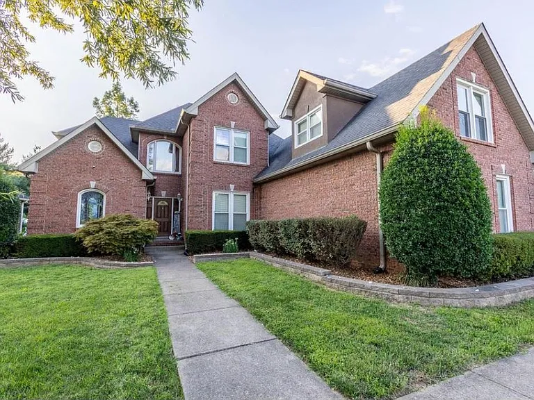 735 Courtland Ave — Photo 1