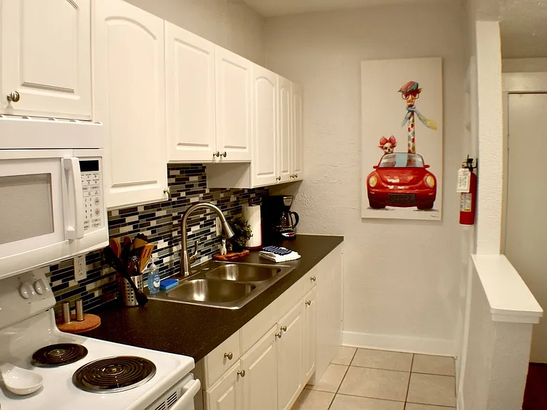 407 S Melville Ave #7 — Photo 6