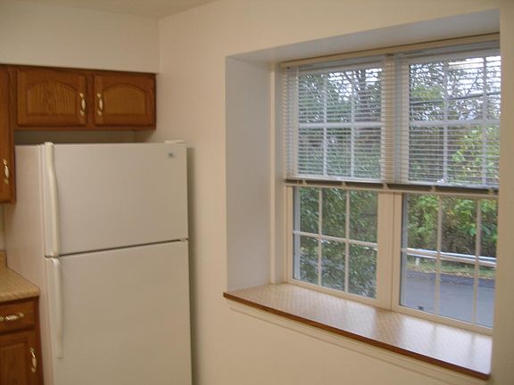 Double bay window in breakfast area