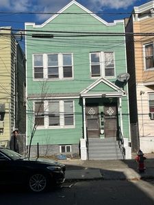 198 Boyd Ave, Jersey City, NJ, 07304