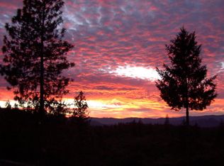 404 Moss Ln, Grants Pass, OR 97527