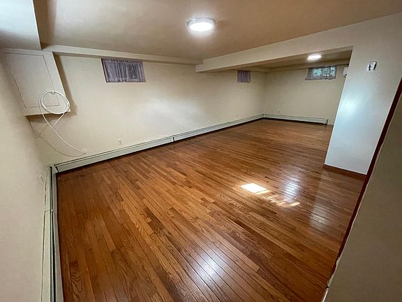 4th image of 38 Kingsley Dr #Basement