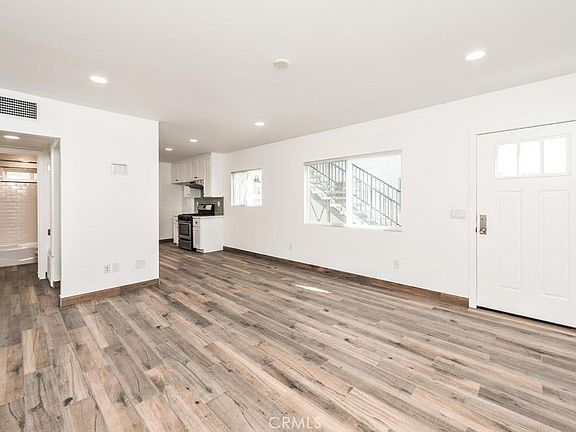 4th image of 555 N Olive St #A