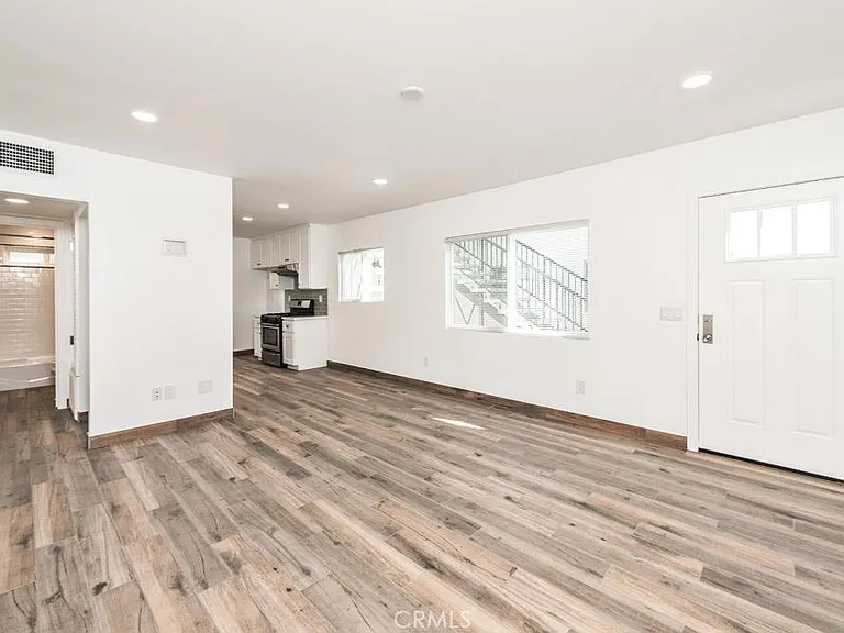 555 N Olive St #A — Photo 4