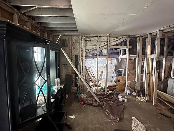 3rd image of 235 SE 46th St