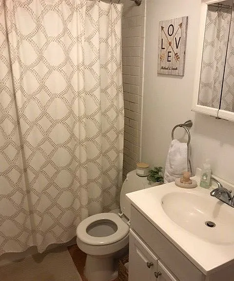 Gaslight Apartments — Photo 11