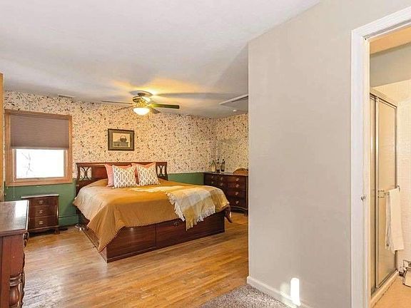 4th image of 90 Lincoln Dr