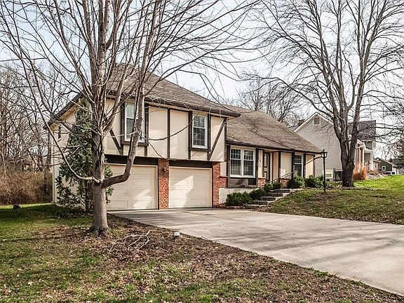 2nd image of 10106 NW Mirror Lake Dr