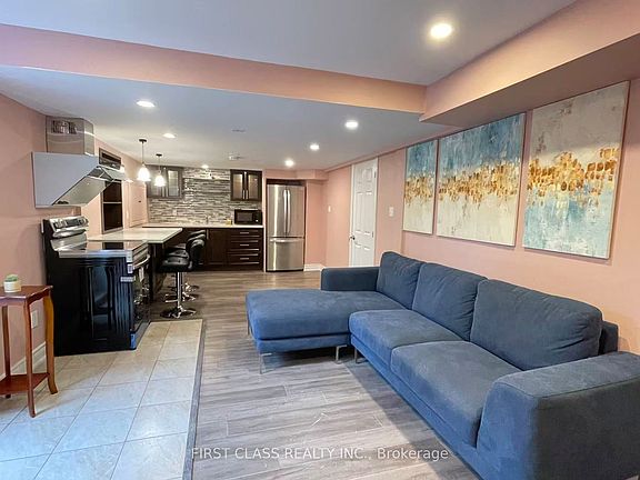 3rd image of 2100 Dunvegan Ave #Basement