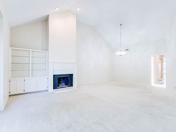 4th image of 2623 Queens Ct