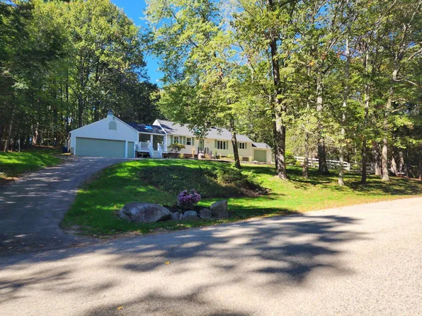 35 Royal Range Road, Sandown, NH 03873