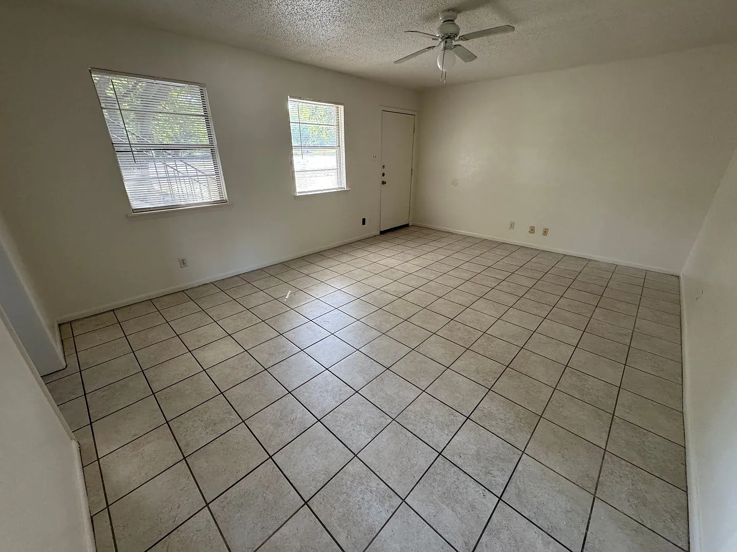 101 E Cardinal Lane — Photo 3