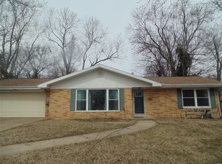 7003 Gary Dr, Belleville, IL 62223