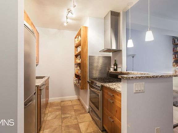 4th image of 88 Greenwich St APT 517