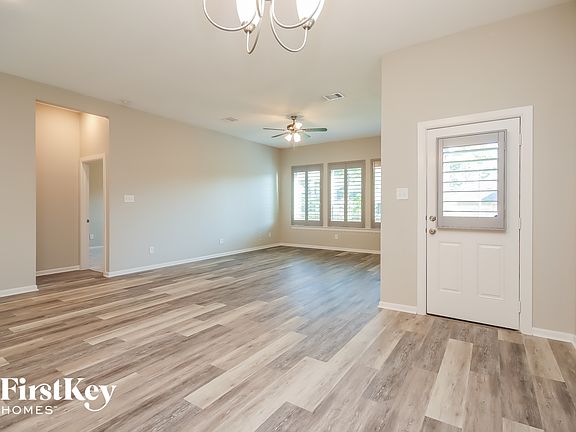 4th image of 142 Scarlet Maple Ct