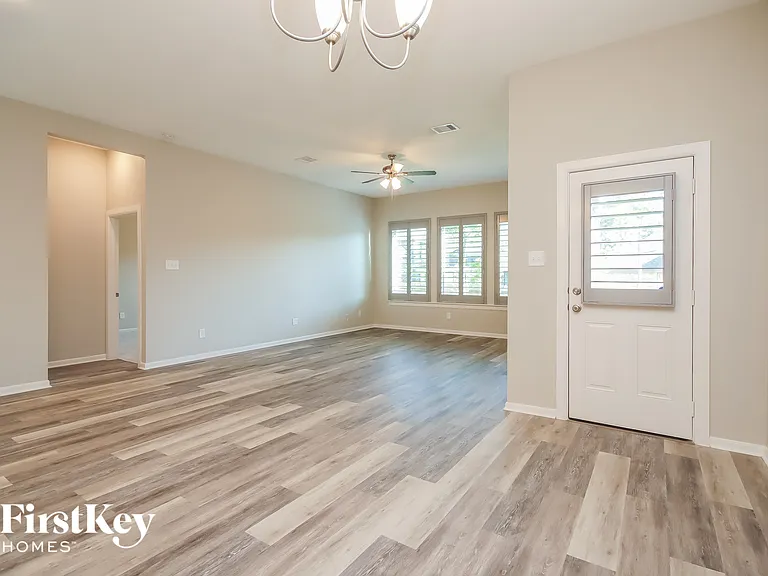 142 Scarlet Maple Ct — Photo 4