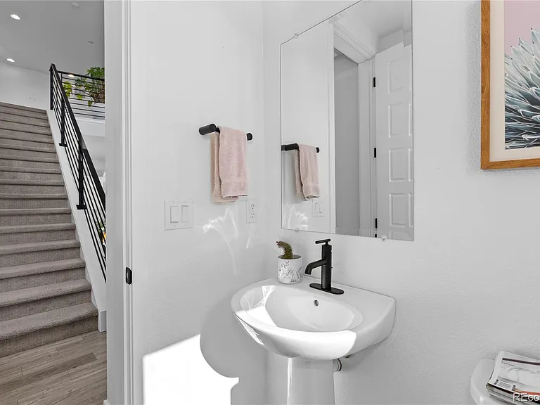 6058 N Perth St — Photo 20