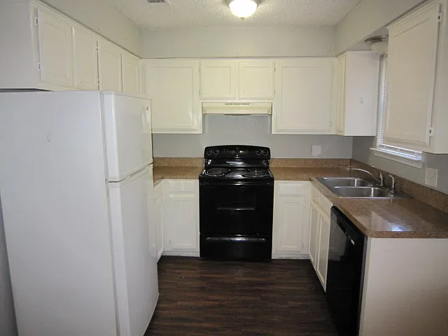 2 bed, 1.5 bath, 1036 sqft, $1,450 — Photo 4