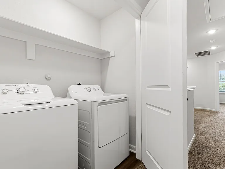 2503 Lynwood Bnd #101 — Photo 13