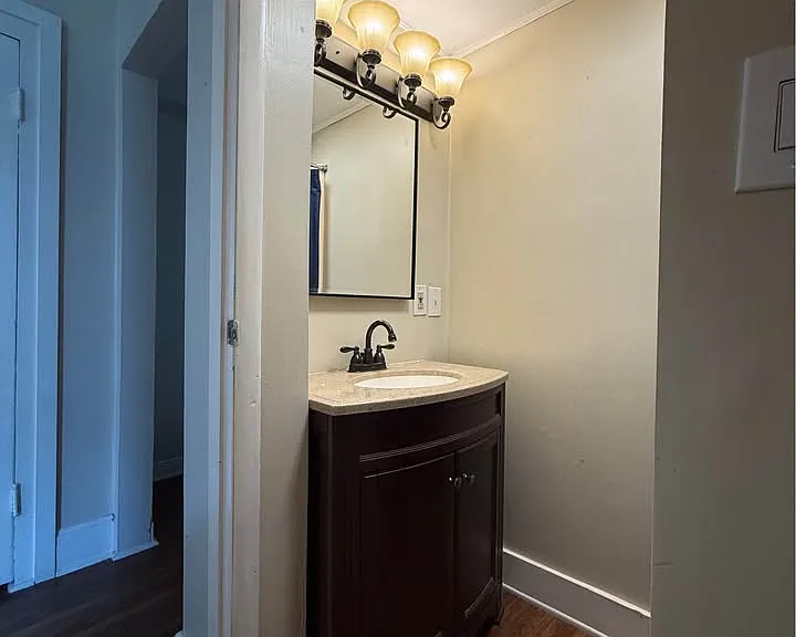 1116 E Main St #1 — Photo 8