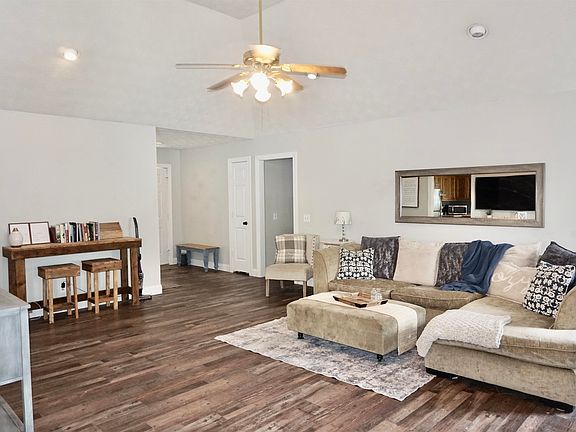5th image of 1408 Wisteria St SE