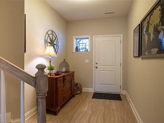 3rd image of 186 Ellsworth Manor Dr