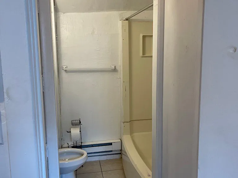 512 S 41st St #8 — Photo 32