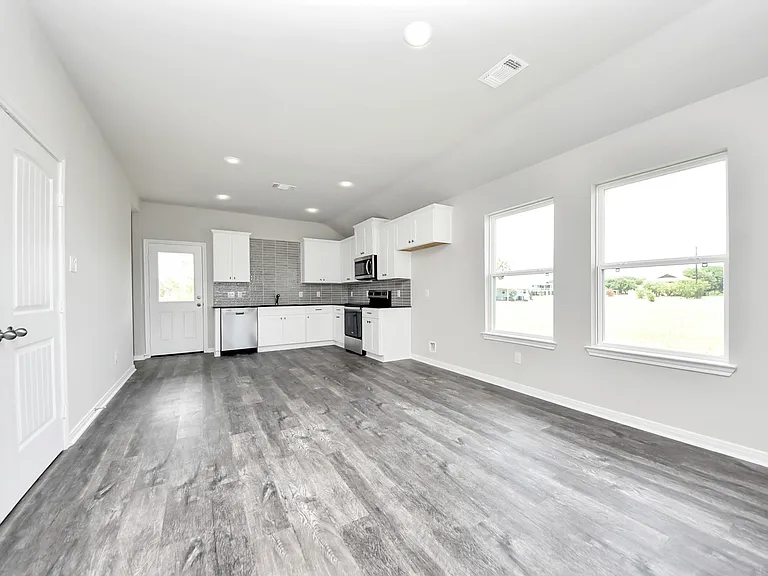 688 Swallow Dr — Photo 10