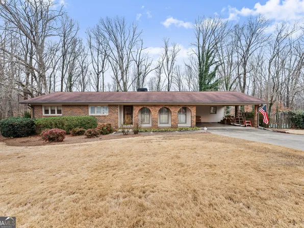 4225 Walnut Cir, Flowery Branch, GA 30542