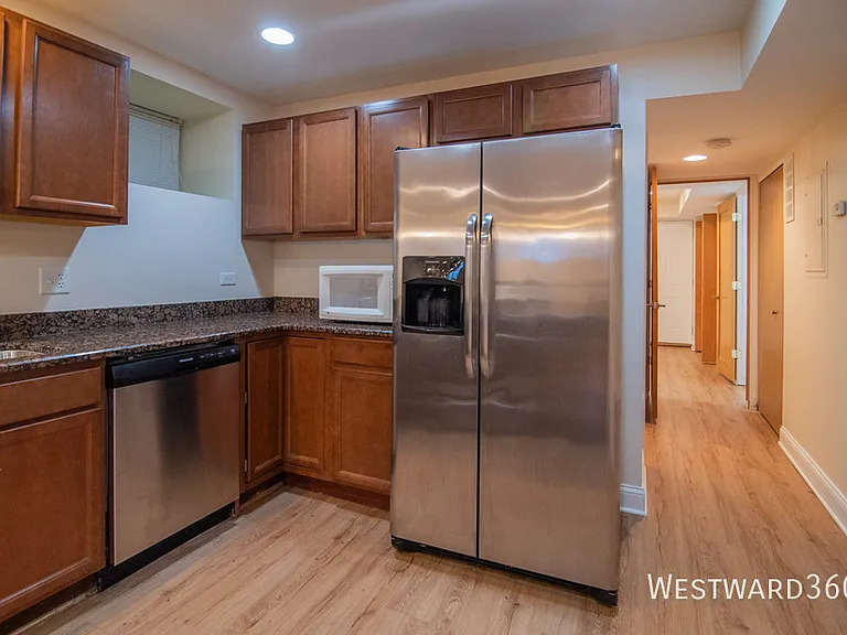1546 N Mohawk St #1 — Photo 2
