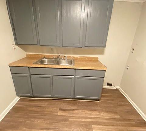 3rd image of 2383 Vandale Ave