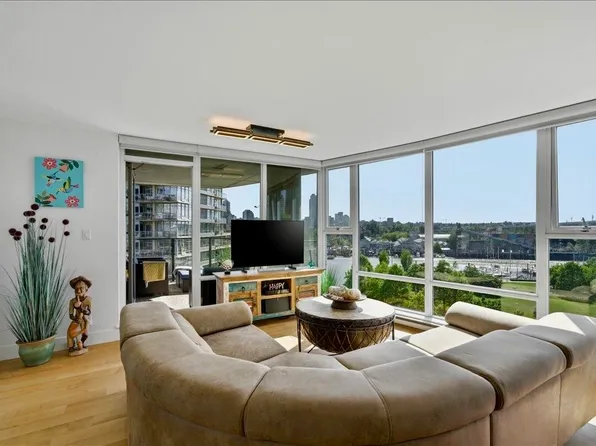 455 Beach Cres #803, Vancouver, BC V6Z 3E5