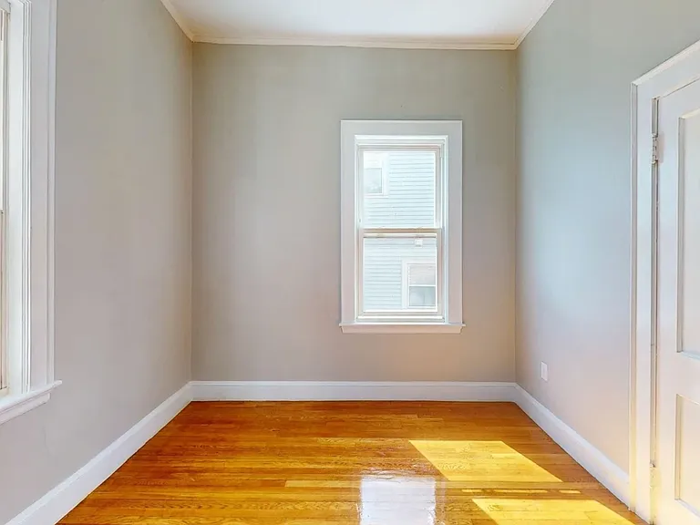 20-22B Holmes St #20 — Photo 6