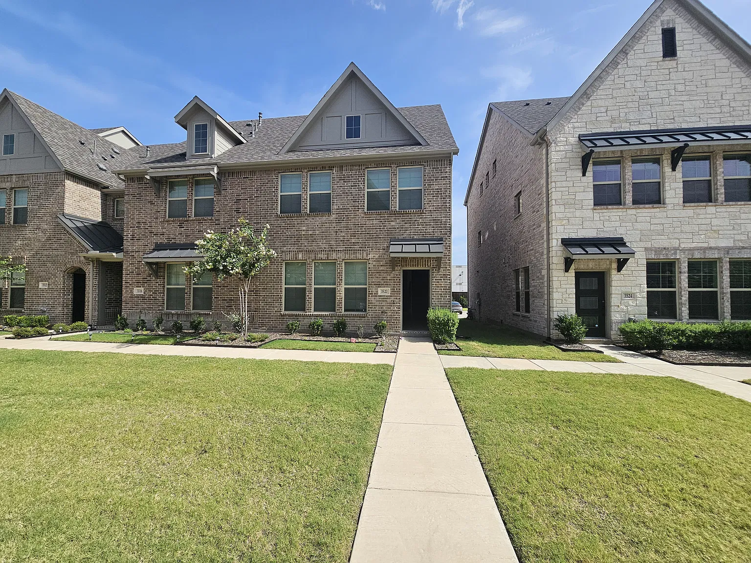 3 bed, 2.5 bath, 2098 sqft, $3,200 — Photo 1