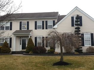 525 Mystic Ln, West Grove, PA 19390