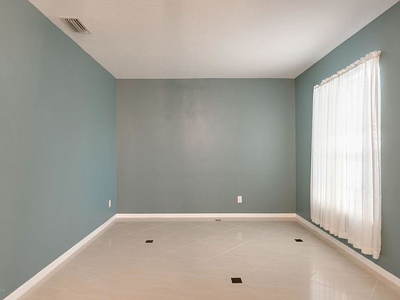 5th image of 4011 Caparosa Cir